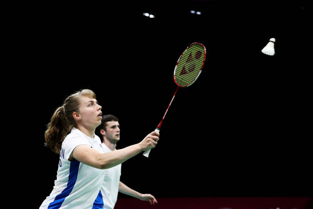 羽毛球双打场地尺寸全解析:发球区与边线规则