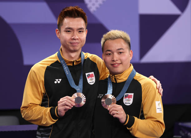 羽毛球规则解析:初学者双语指南