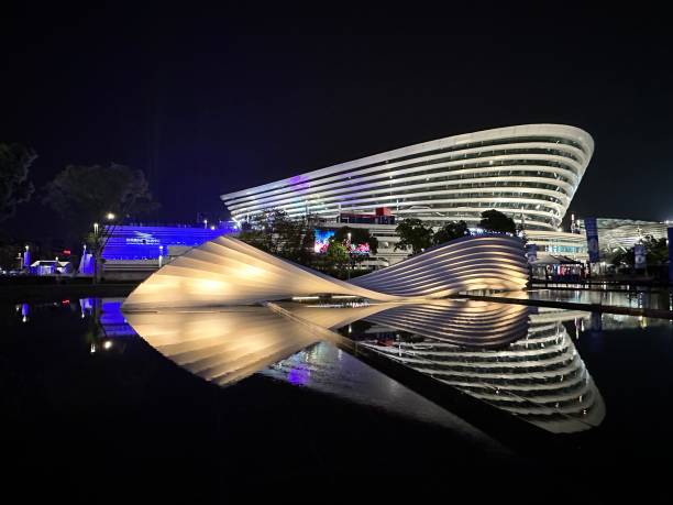 发球权转换时,双打选手如何快速调整站位?