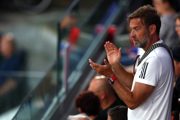 陈雨菲与队友合影:赛场外的友情瞬间