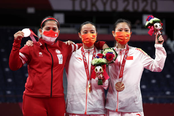 比赛级羽毛球的分类:天然羽毛与合成材料的对比