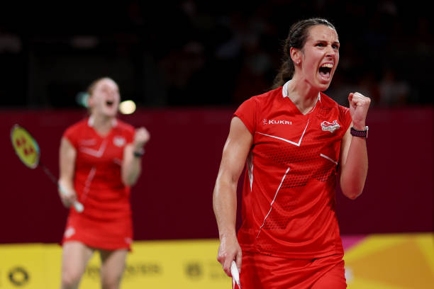 羽毛球单打比赛规则图解:如何正确判断界内与界外球