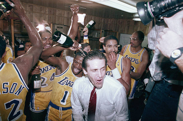 詹姆斯与戴维斯联手:2020年湖人队夺冠历程分析