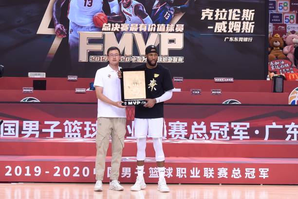 篮球规则解析:二步上篮与三步上篮的区别与技巧