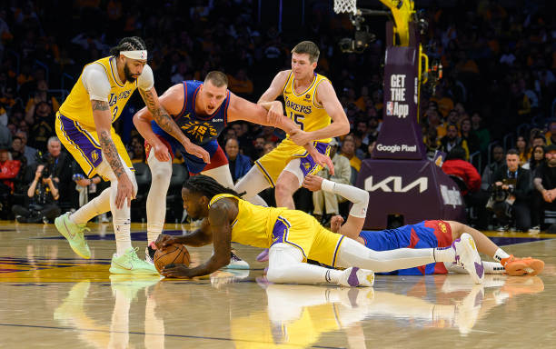 篮球的魔力:一场球赛背后的情感与意义