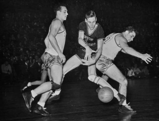 今日NBA文字直播:国王vs爵士,福克斯与马尔卡宁的对决