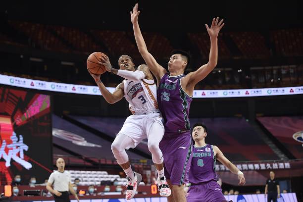 詹姆斯打4号位的优势与劣势全解析