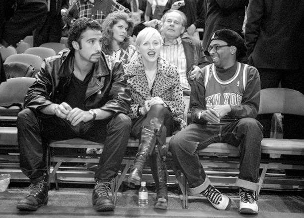 球迷必备:雄鹿队标志的历史版本全收集