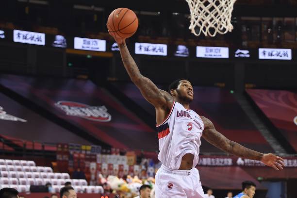 2021年NBA总决赛战术解析:雄鹿如何逆转太阳