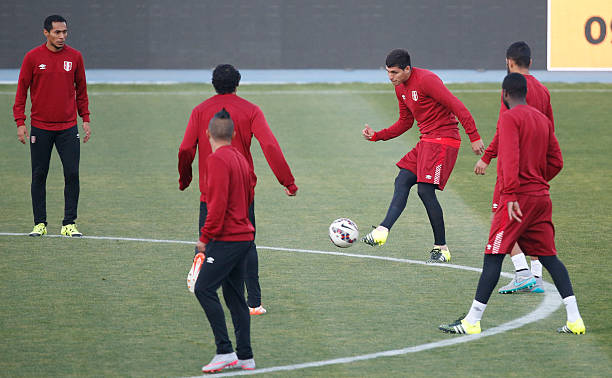 荷兰三剑客的经典瞬间:进球、助攻与不可复制的默契