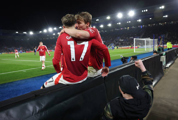 足球比分实时预测:临场数据更新+战术解析