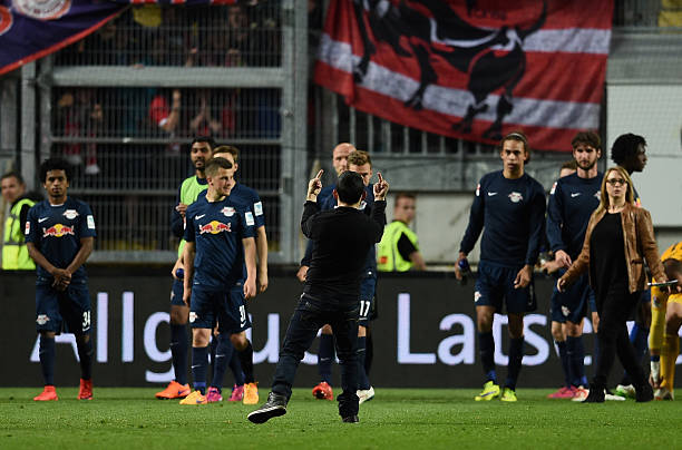 人人今天直播 足球:实时比分+专业解说!