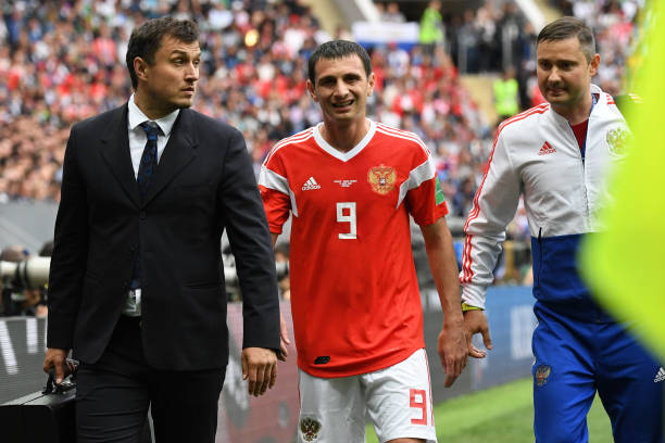 足球场上的玫瑰:她们如何改写历史