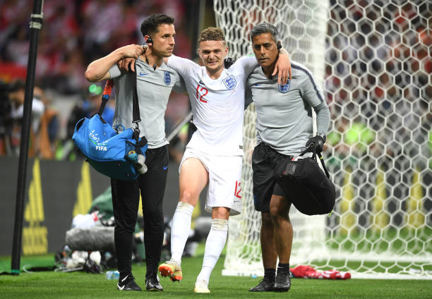 4-3-3 vs 4-4-2:皇马欧冠淘汰赛阵型调整的关键