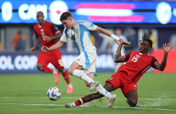 法甲冠军归属悬念终结:巴黎圣日耳曼完成卫冕