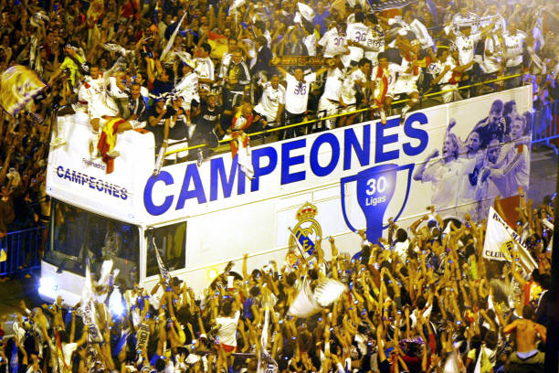 头球大师们:盘点足坛经典头球破门集锦