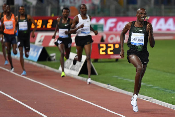 如何跑得更快又不累?长跑训练与呼吸技巧一网打尽