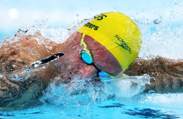 蝶泳100米冠军的日常:训练、饮食与恢复秘诀