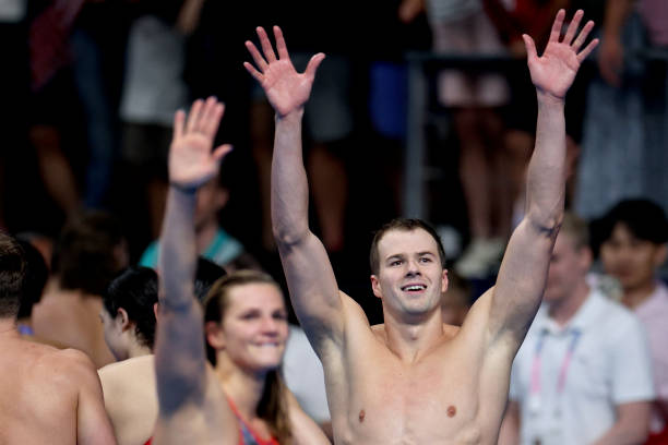 创新泳池形状与结构:游泳池设计图集最新版案例分享