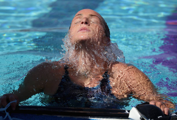 年龄不是问题!50+人群学游泳的成功案例