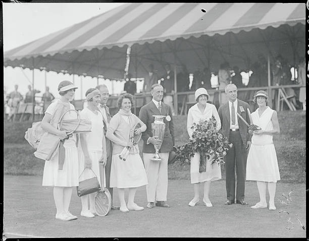 温网场地对比赛风格的影响：发球与网前优势分析