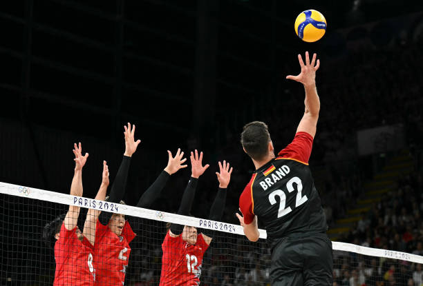 室内与沙滩排球场地长度是否相同?