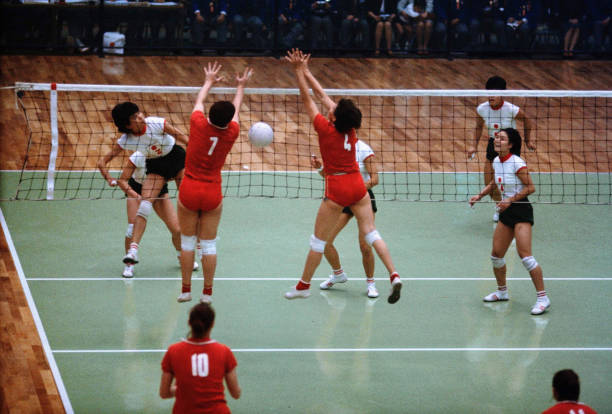 扣杀!拦网!粤语新排球女将再现排球场上精彩对决